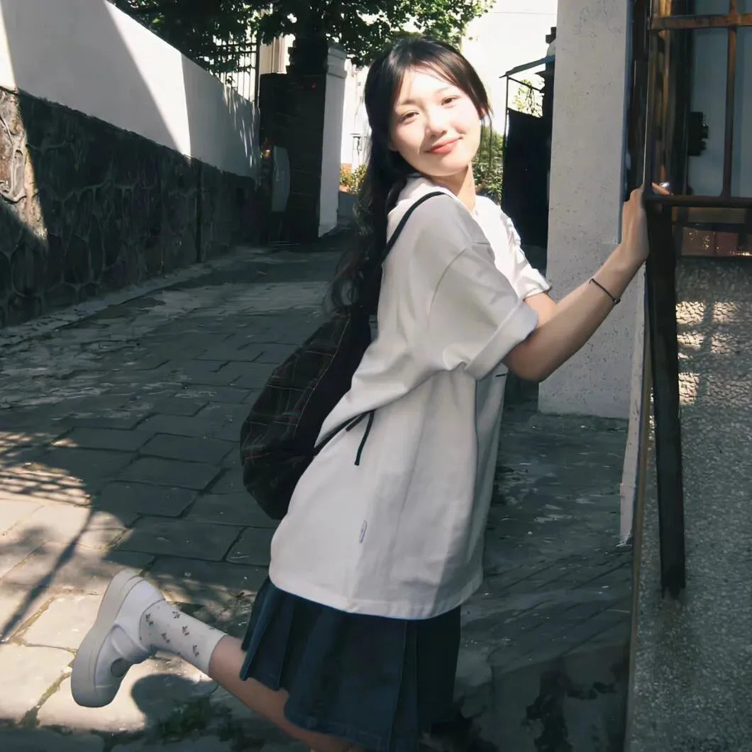 男人女人向前走